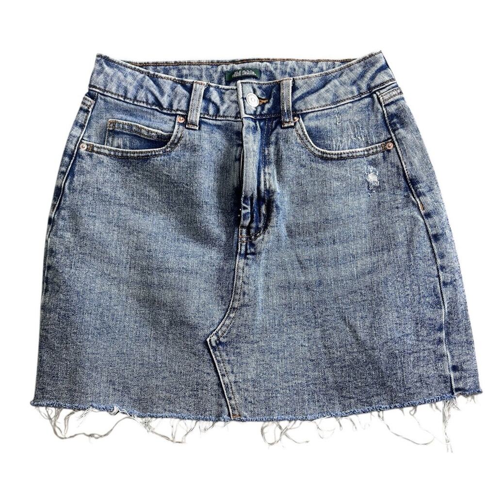 Wild Fable Denim Jeans Skirt Sz 6 Casual Medium Blue Wash Distressed Raw Hem - Picture 3 of 5